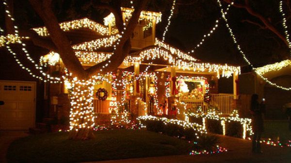 Free Christmas Spirit in Los Angeles; woodland hills candy cane lane
