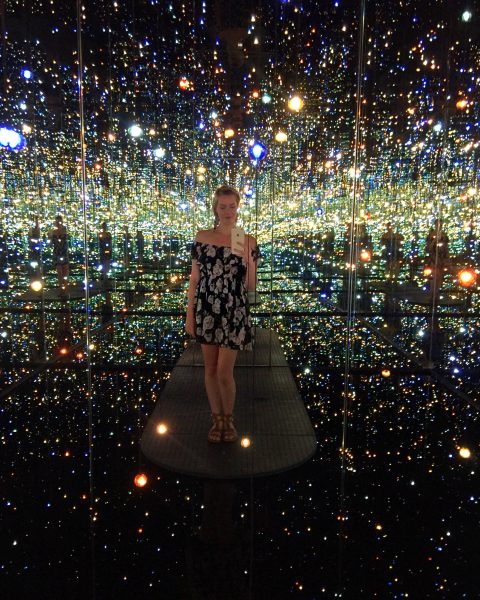 Everything You Need to Know When Visiting The Broad; Girl inside infinity mirrored room at the broad