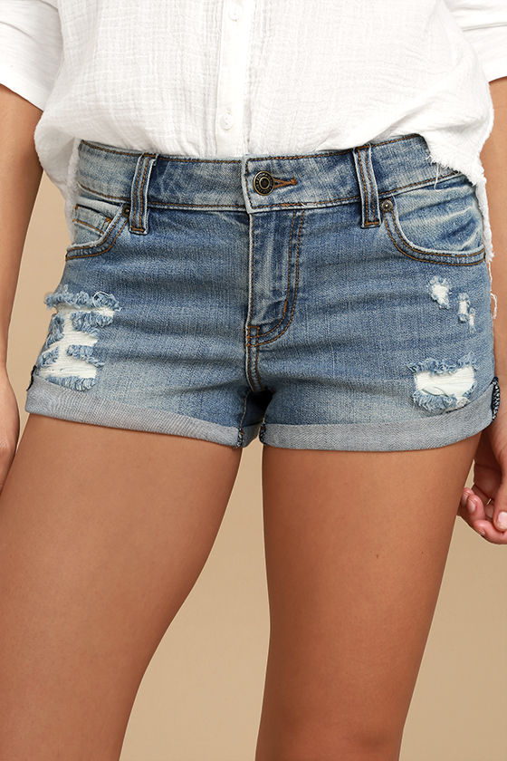 what you should pack for a California road trip; denim shorts