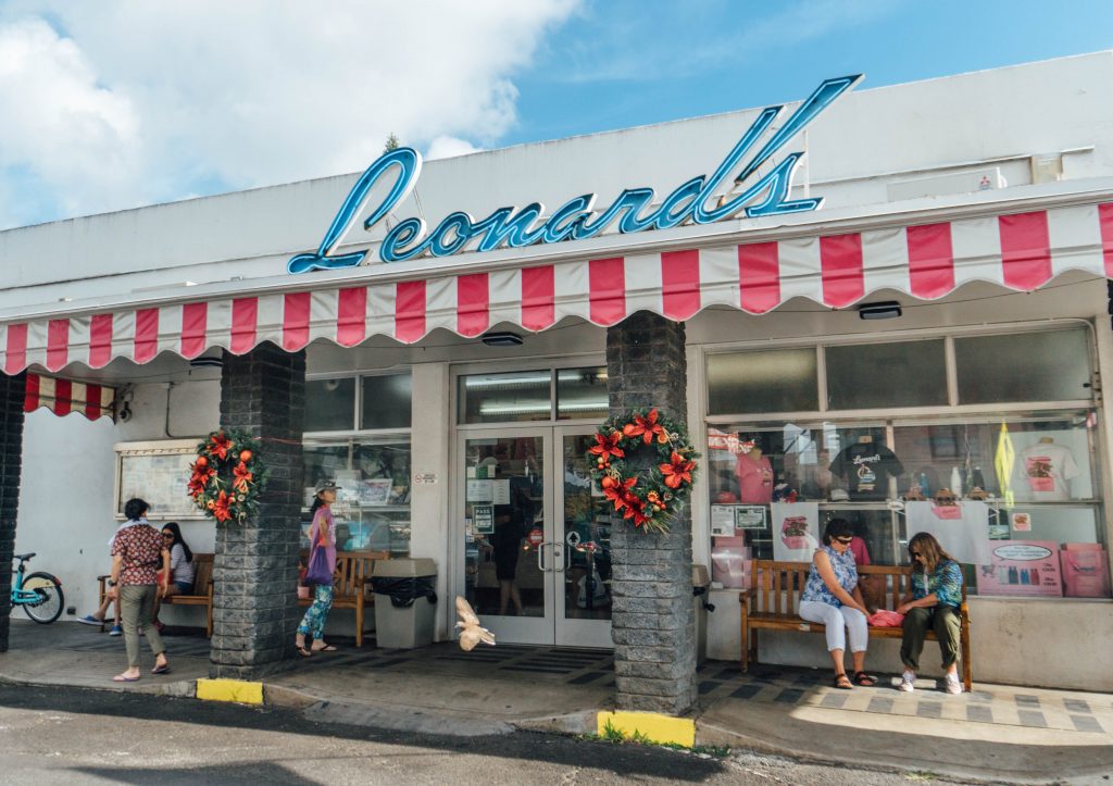 best things to do in Oahu; exterior Leonard's Bakery