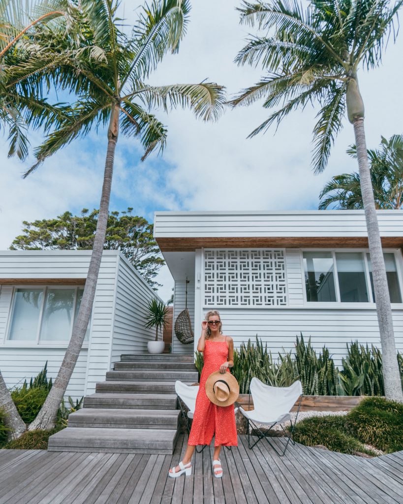 Bask and Stow; girl in front of mid century modern boutique hotel in Byron Bay